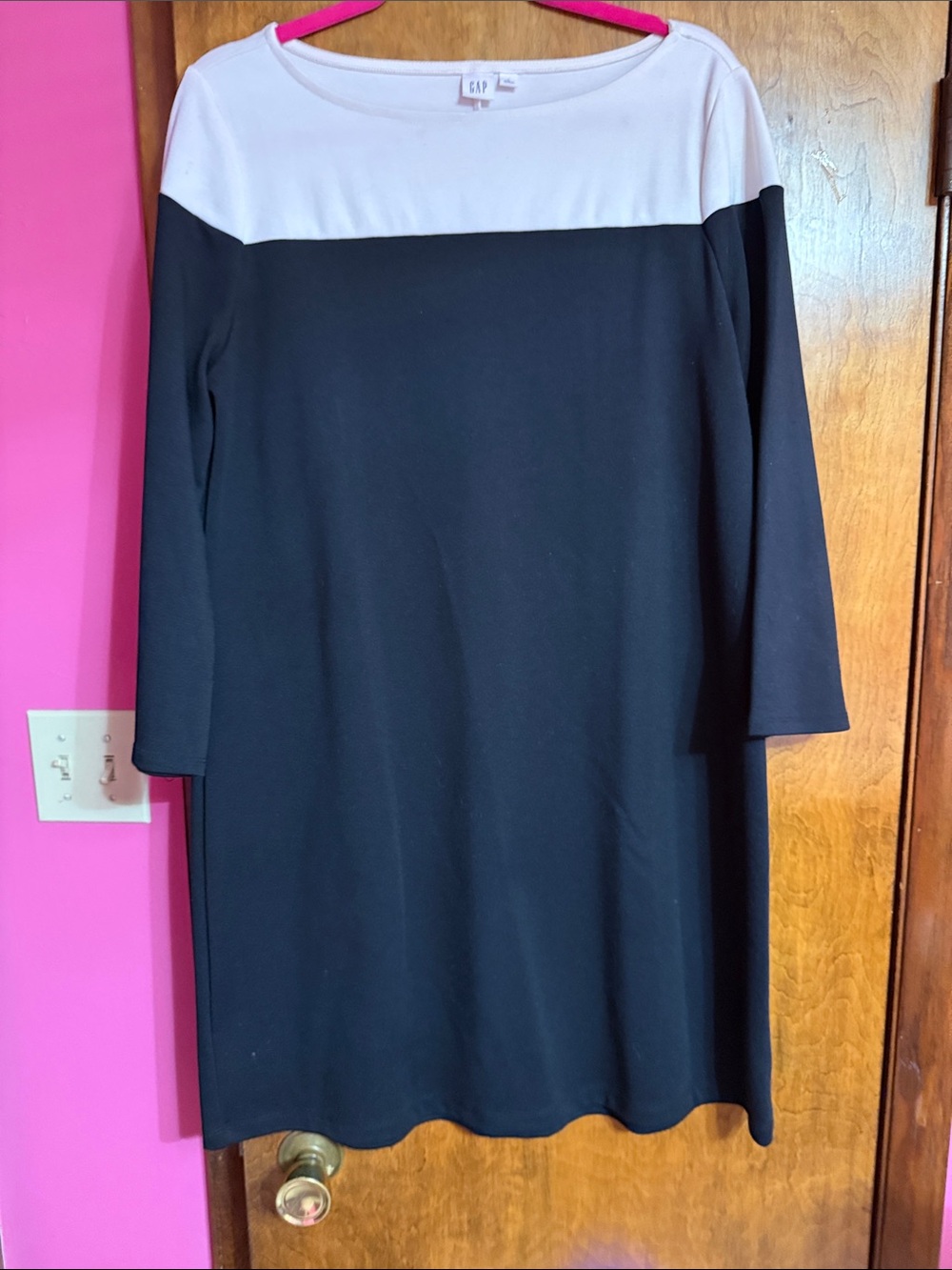 GAP Black and White Long Sleeve Shift Dress